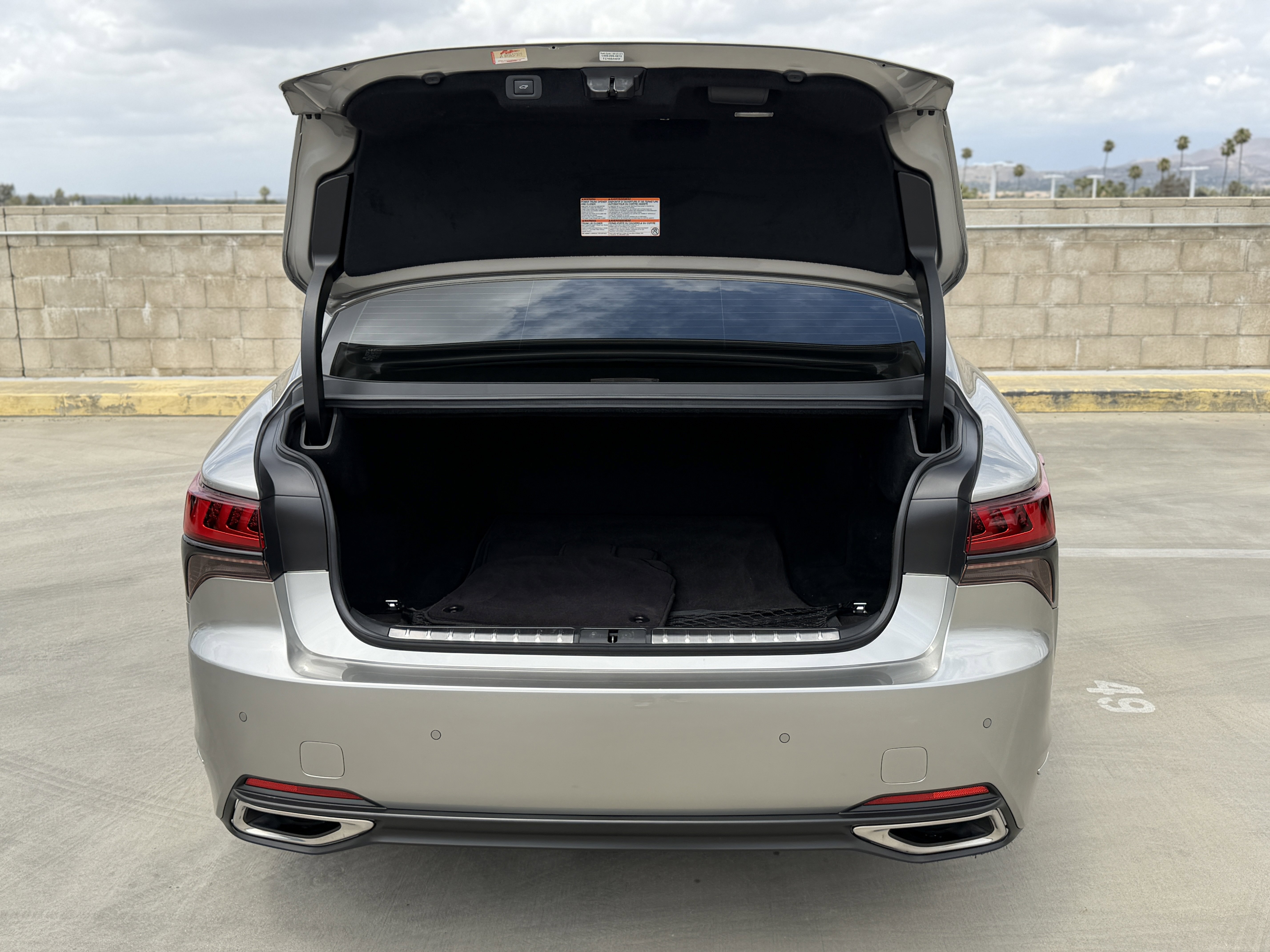 Certified 2022 Lexus LS 500 w/ Cold Weather Package (CK) RWD image 13