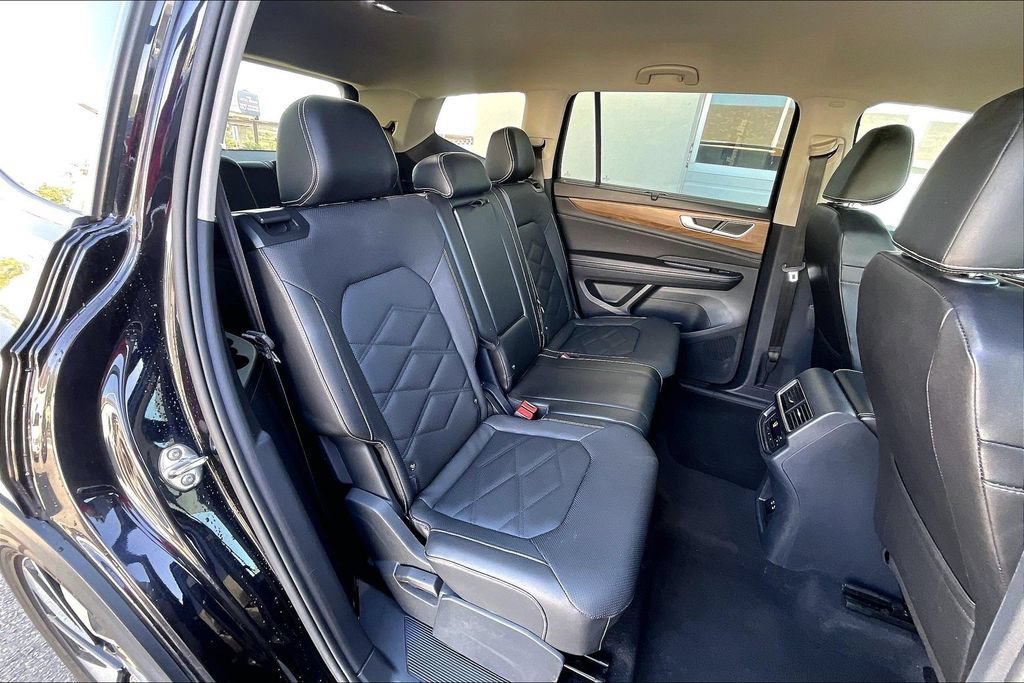 Used 2025 Volkswagen Atlas SE FWD image 26
