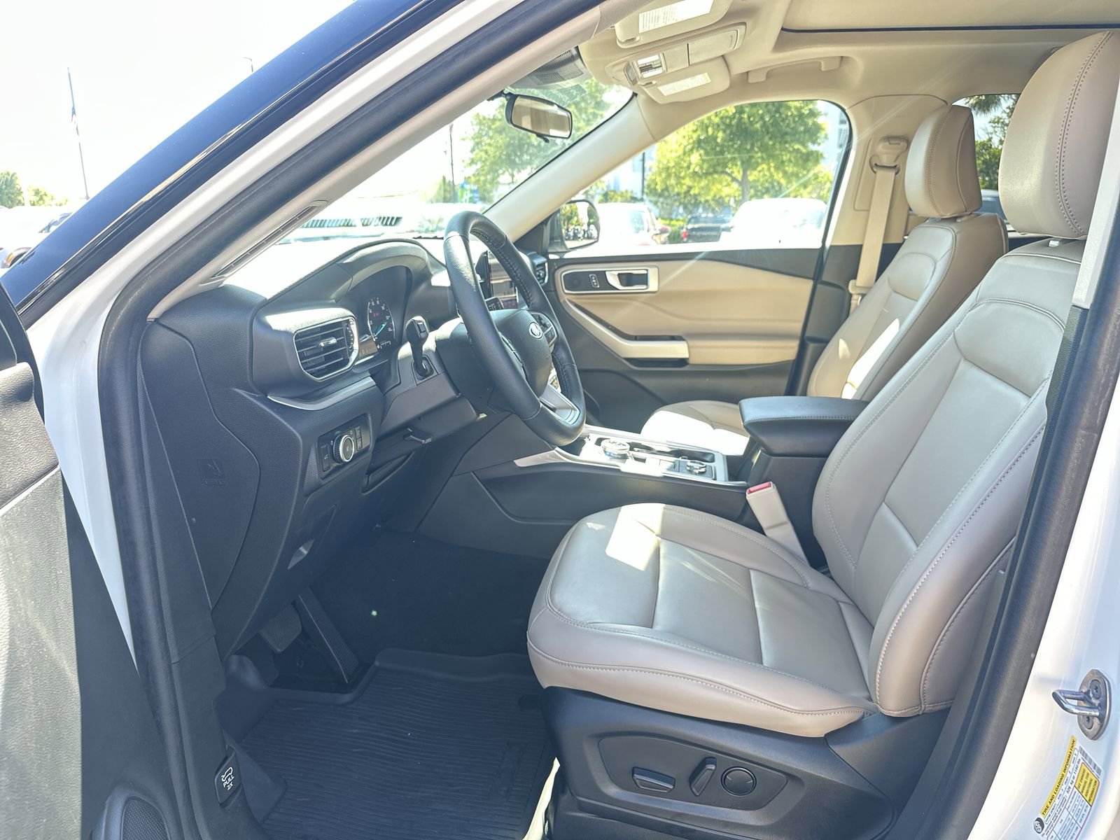 Used 2024 Ford Explorer XLT w/ Equipment Group 202A AWD/4WD image 16
