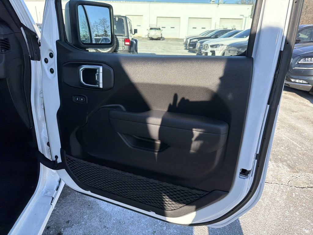 Used 2024 Jeep Wrangler Unlimited w/ Convenience Group AWD/4WD image 15