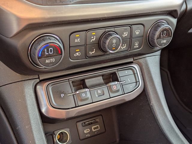 Used 2022 GMC Acadia AT4 w/ Technology Package image 30