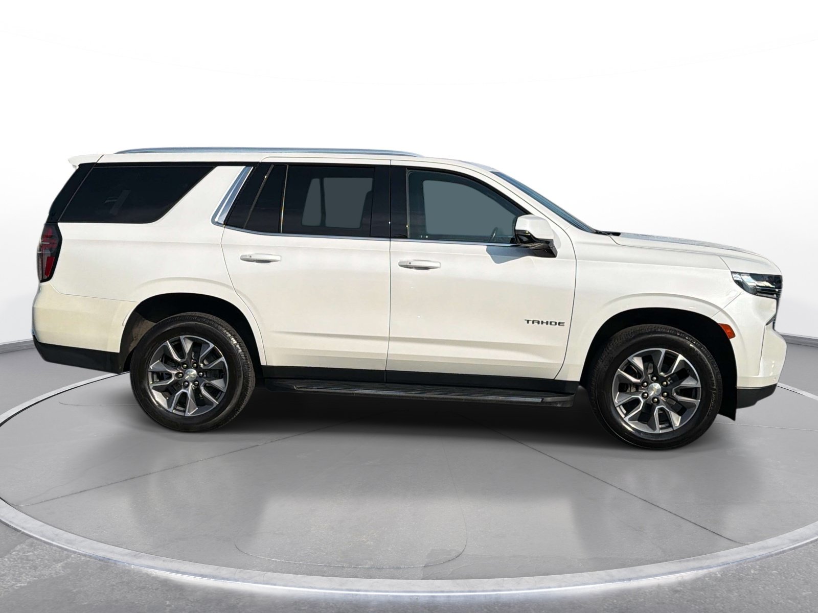Used 2021 Chevrolet Tahoe LT w/ LT Signature Package AWD/4WD image 3