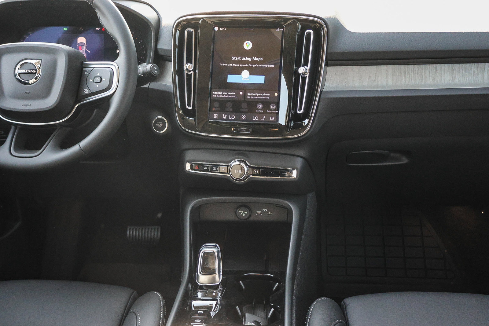 Used 2026 Volvo XC40 B4 Plus w/ Climate Package FWD image 23