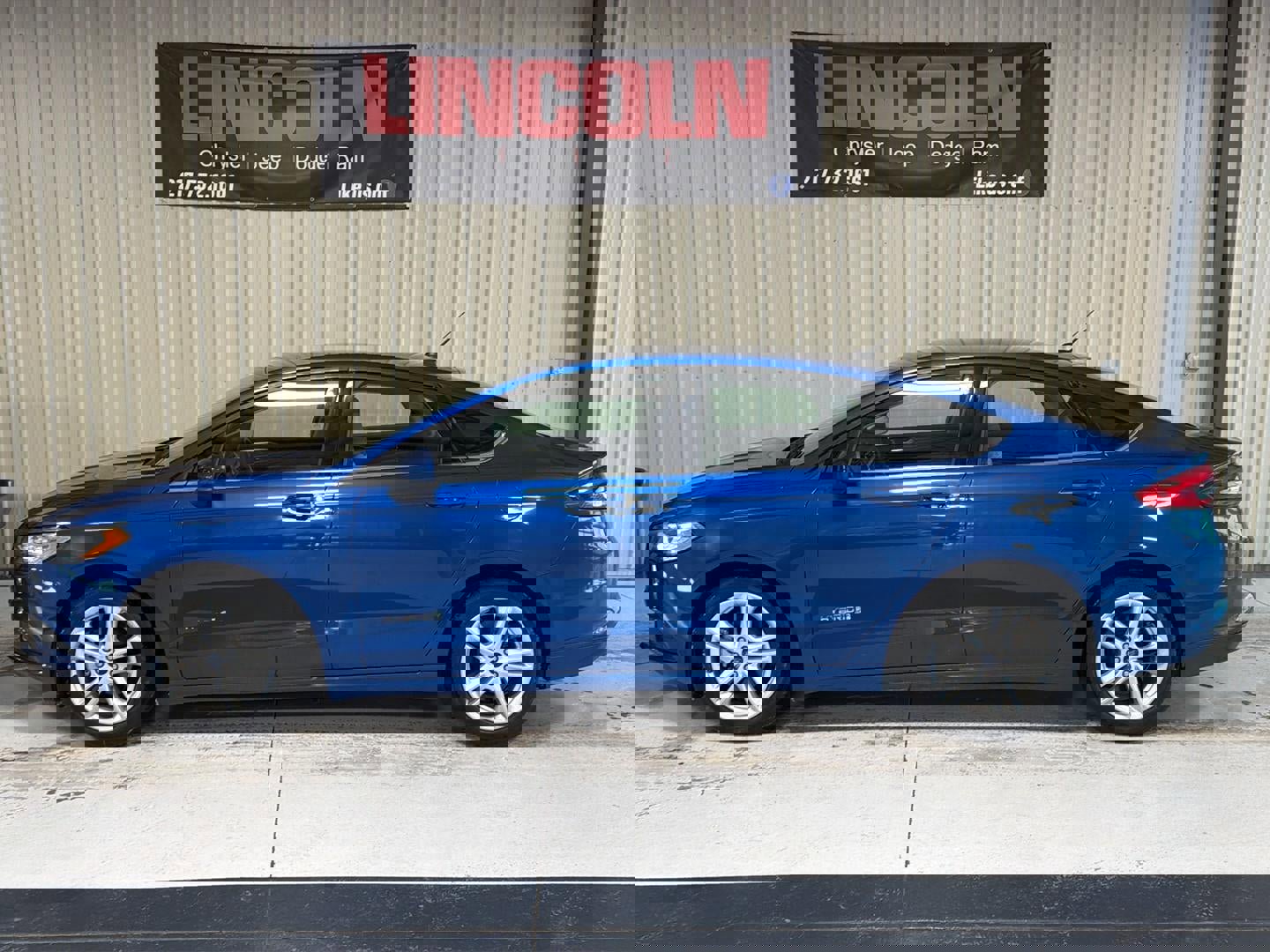 Used 2018 Ford Fusion S image 2