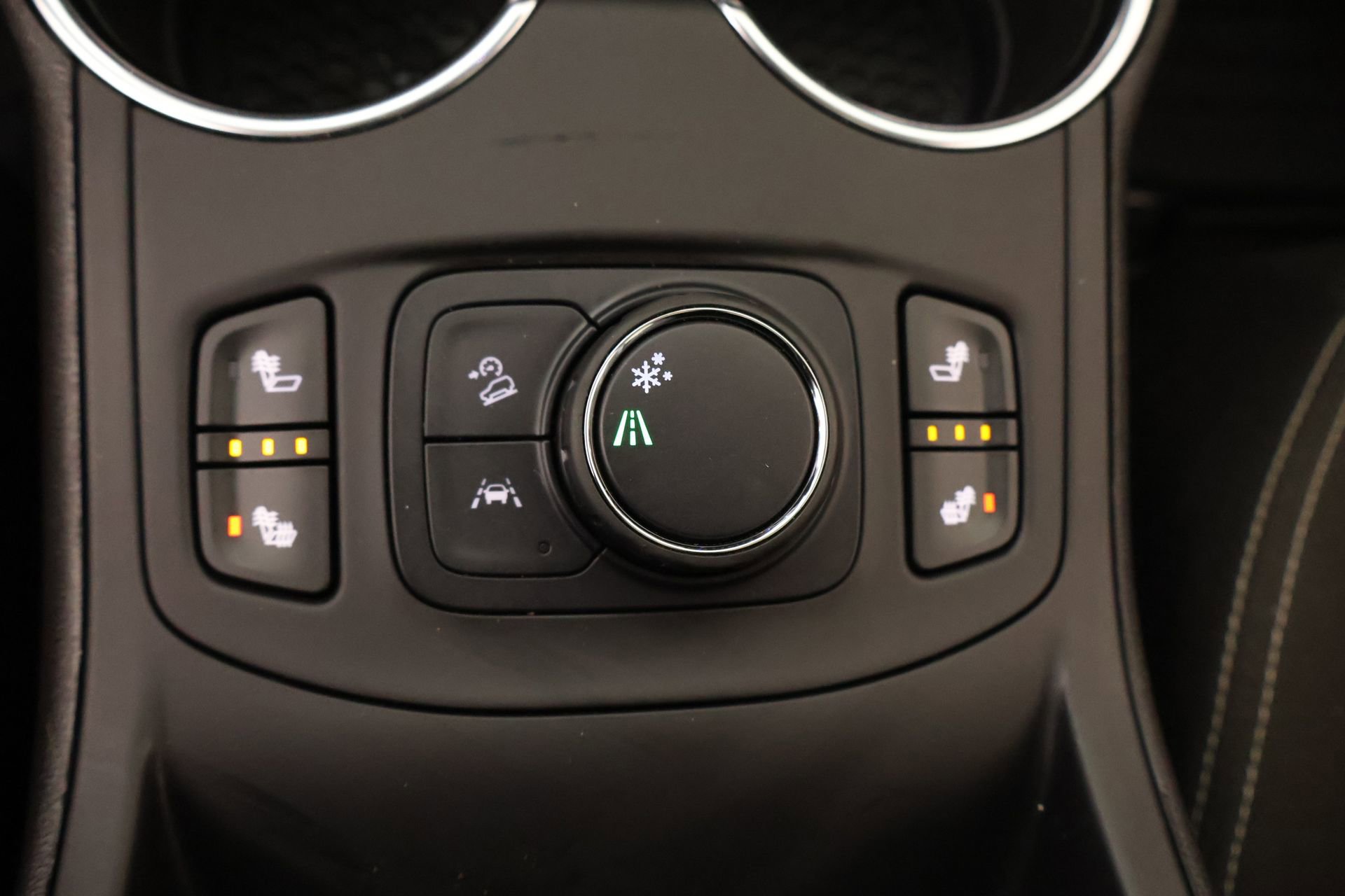 Used 2024 GMC Terrain SLE w/ Driver Convenience Package image 7