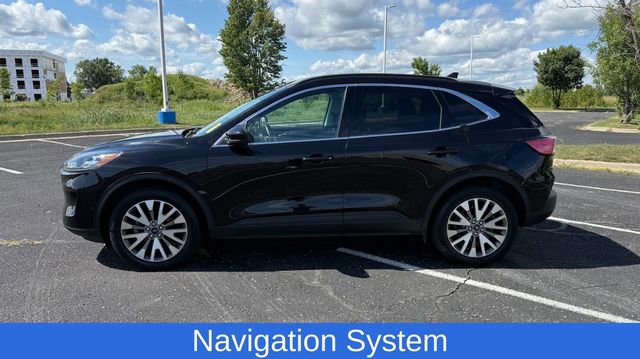 Used 2021 Ford Escape Titanium image 3