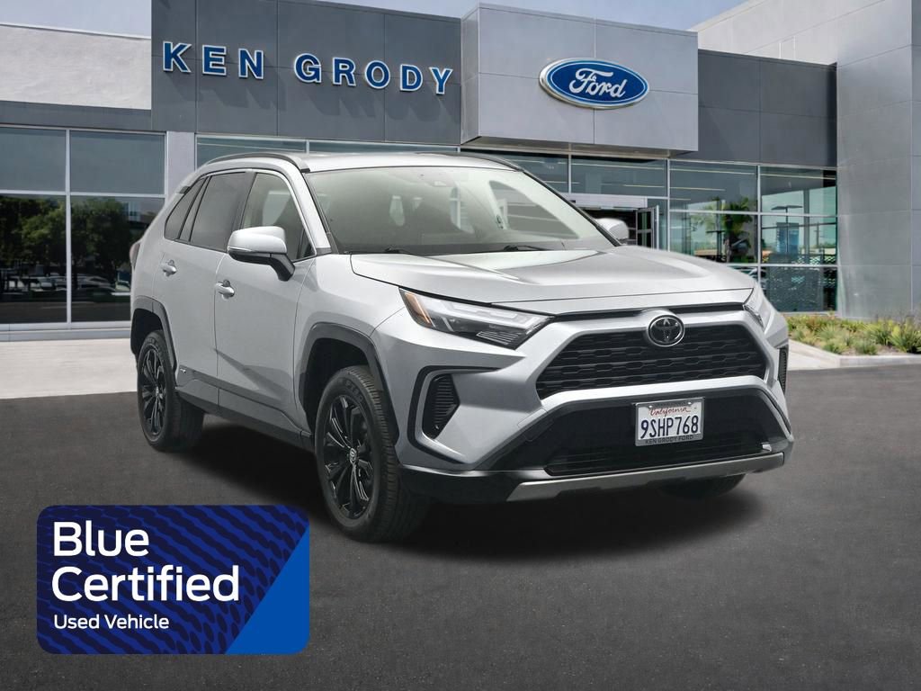 Used 2025 Toyota RAV4 SE AWD/4WD image 1