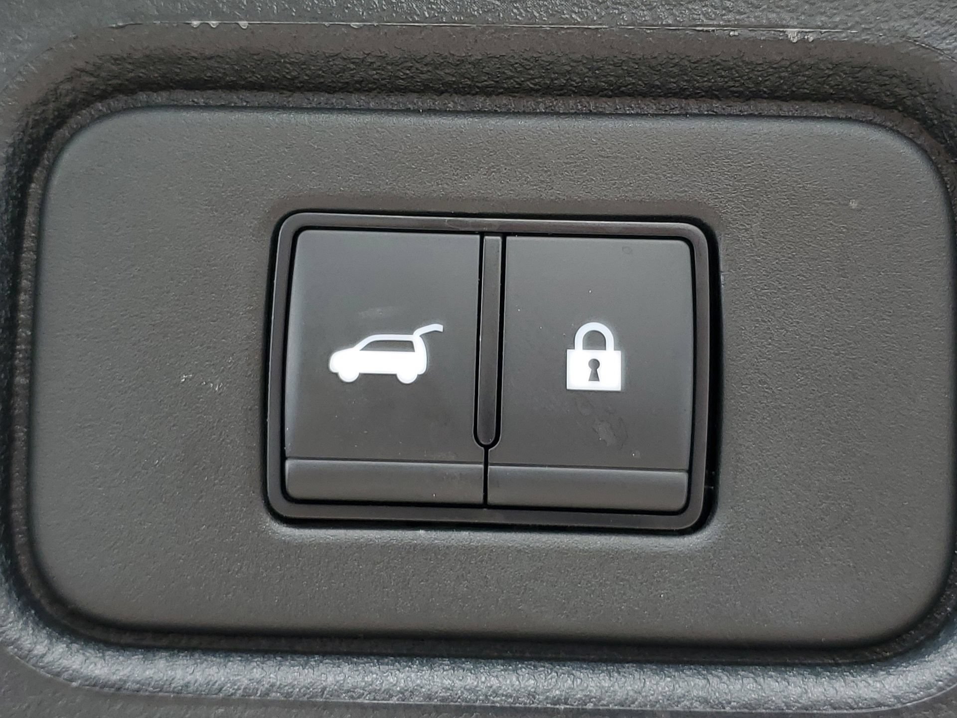 Used 2025 Nissan Pathfinder SV FWD image 9