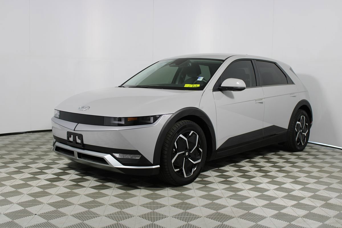 Used 2024 Hyundai Ioniq 5 SE image 3