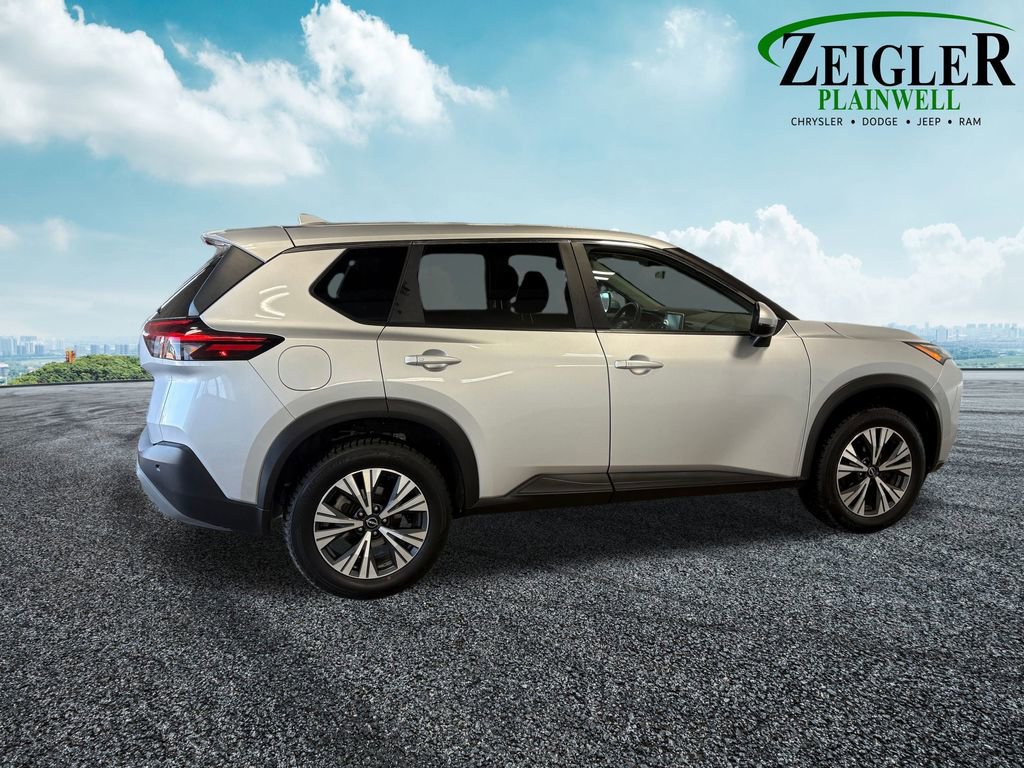 Used 2022 Nissan Rogue SV image 10