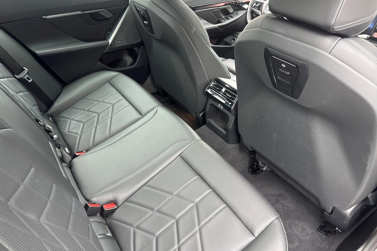 Used 2024 BMW i5 eDrive40i w/ Premium Package RWD image 30