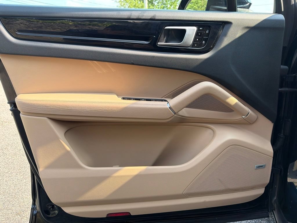 Used 2020 Porsche Cayenne AWD/4WD image 12