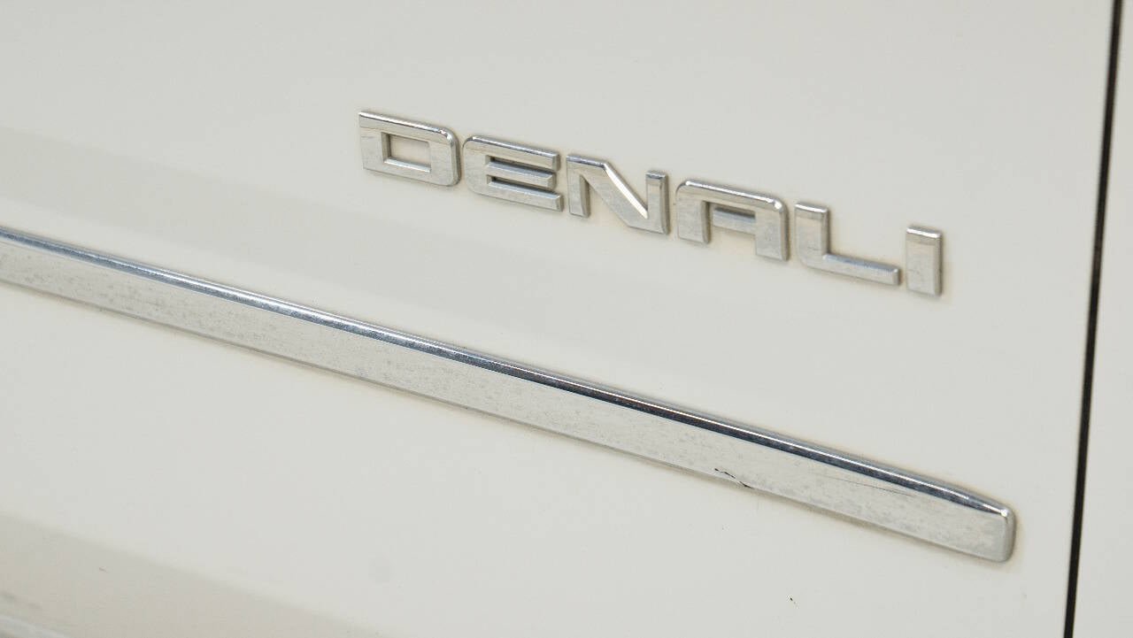 Used 2016 GMC Yukon Denali w/ Open Road Package AWD/4WD image 15