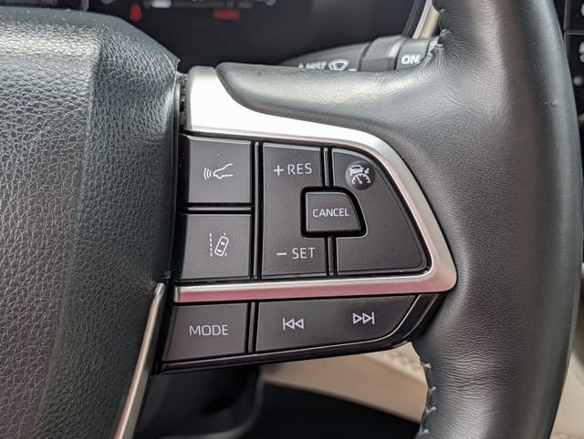 Used 2024 Toyota Highlander Platinum FWD image 22