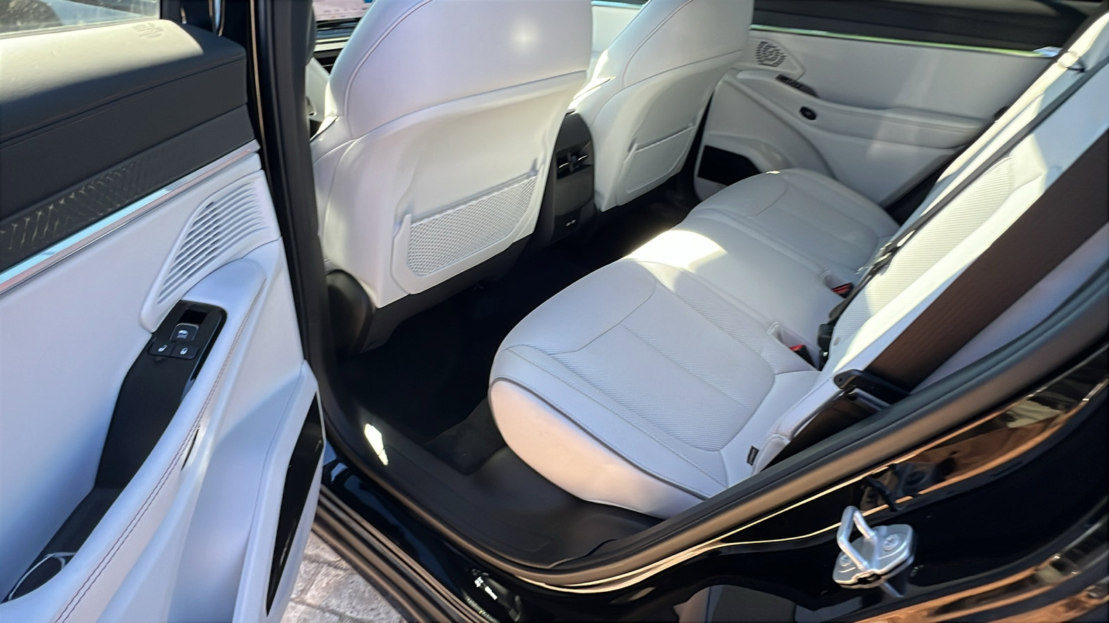 Used 2025 Jeep Wagoneer S Limited image 23