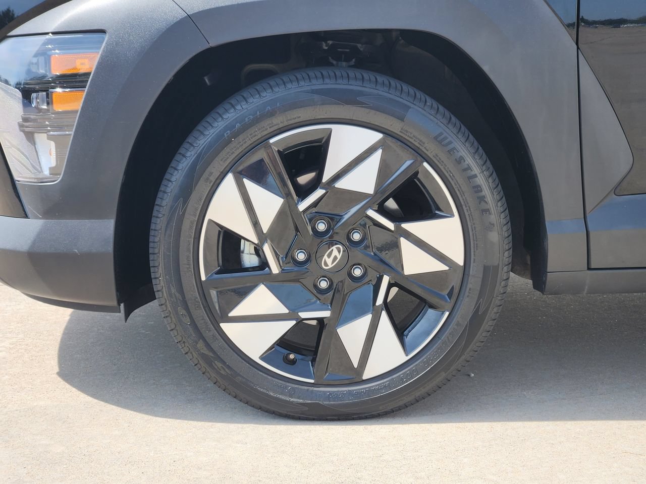 Used 2025 Hyundai Kona SEL FWD image 9