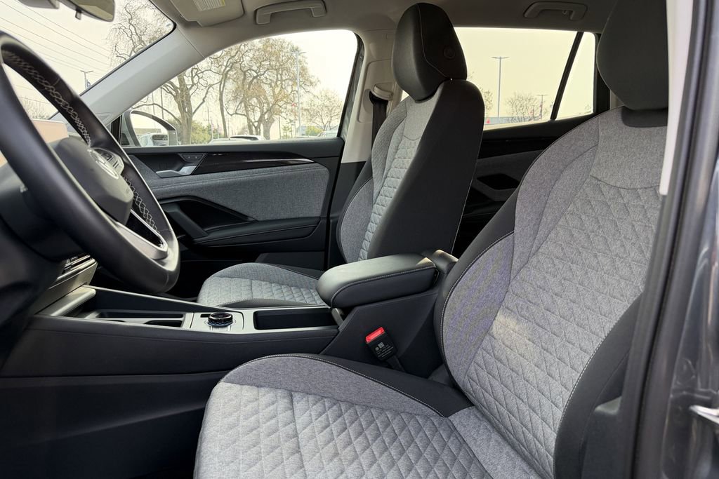 Used 2025 Volkswagen Tiguan S image 12