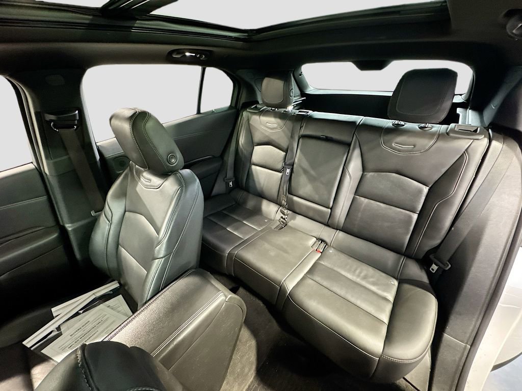 Used 2022 Cadillac XT4 Luxury w/ LPO, ONYX Package AWD/4WD image 13