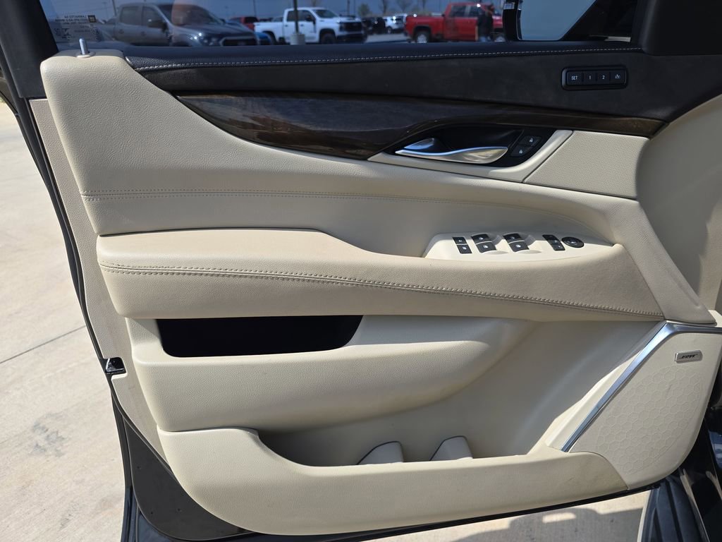 Used 2018 Cadillac Escalade Luxury RWD image 28