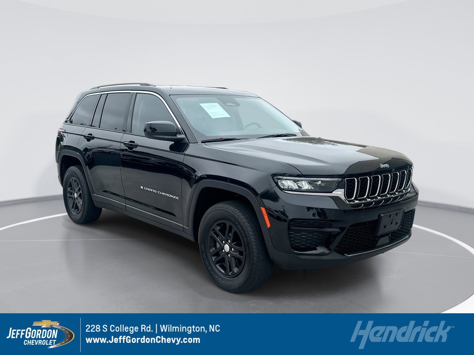Used 2022 Jeep Grand Cherokee Laredo w/ Luxury Tech Group I