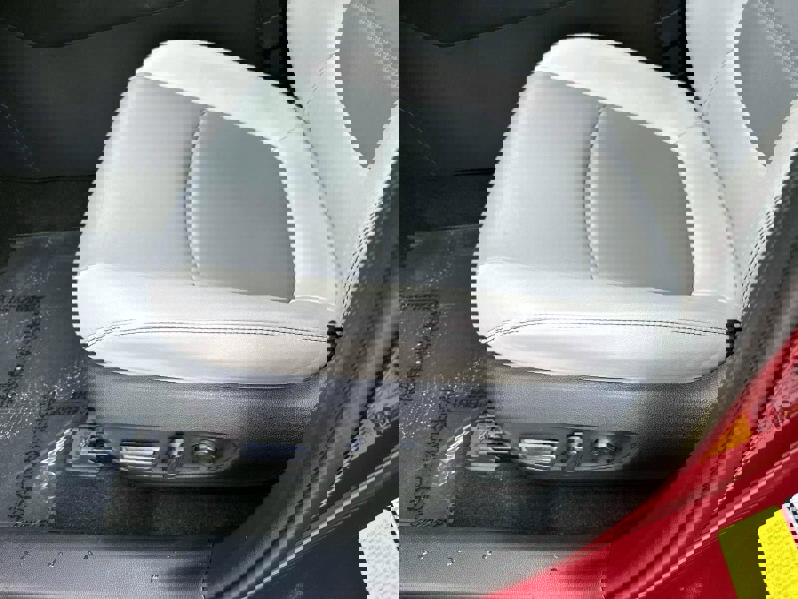 Used 2021 Toyota RAV4 XLE Premium image 19