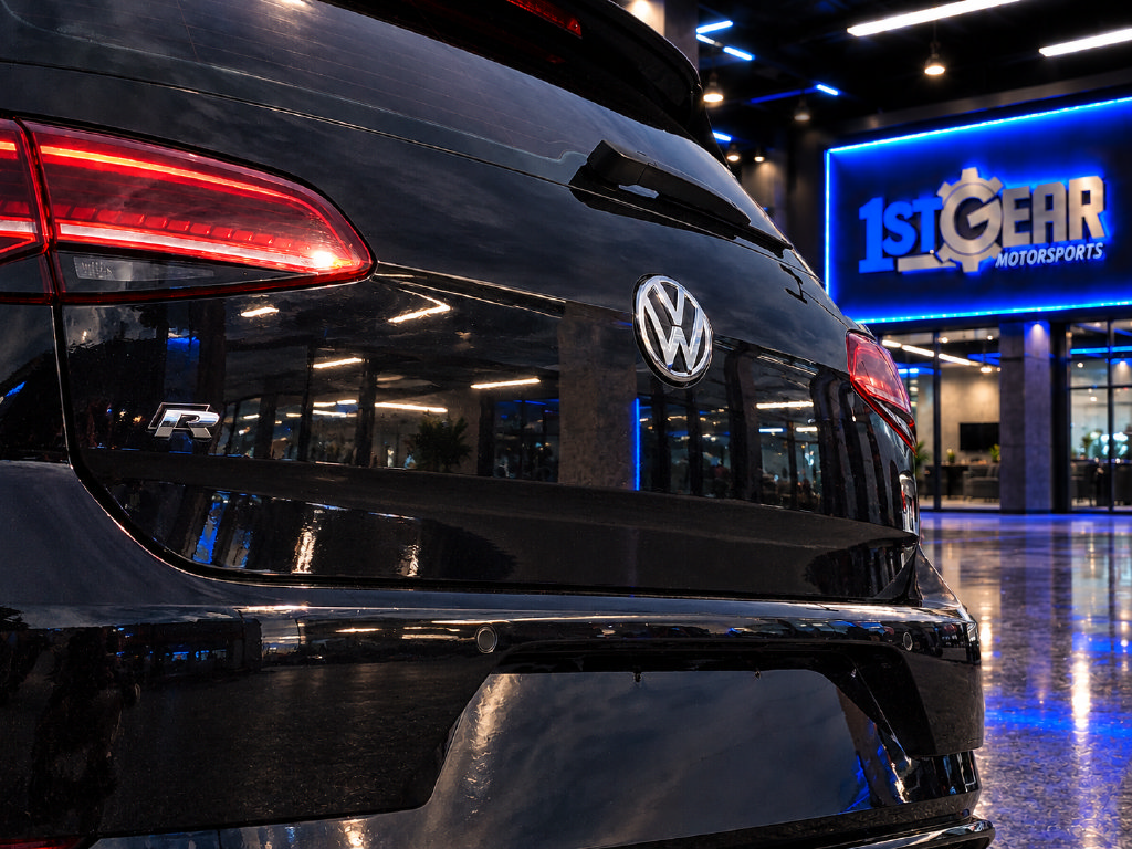 Used 2018 Volkswagen Golf R 4-Door AWD/4WD image 15