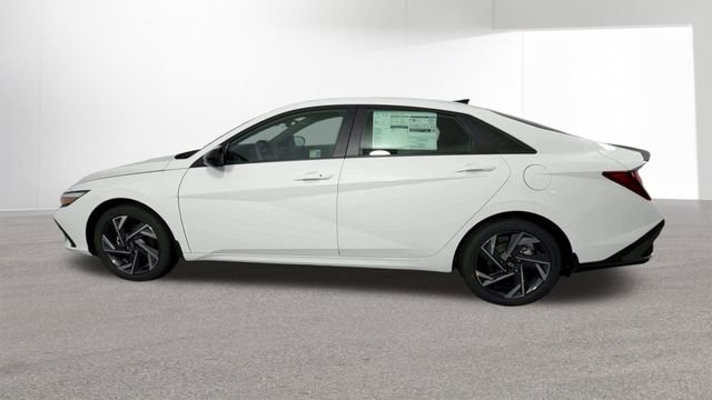 Used 2025 Hyundai Elantra Sport FWD image 5