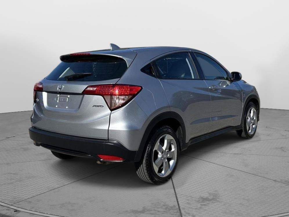 Used 2017 Honda HR-V LX image 3