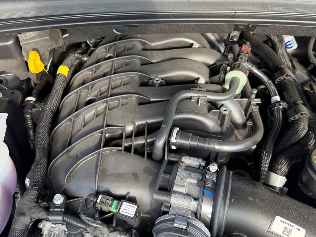 Used 2025 Jeep Grand Cherokee Laredo AWD/4WD image 20