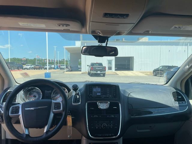 Used 2012 Chrysler Town & Country Touring-L w/ Entertainment Group #2 FWD image 20