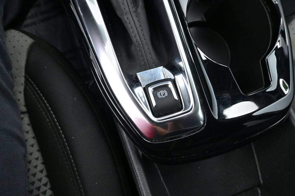 Used 2025 Chevrolet Trax LT FWD image 29
