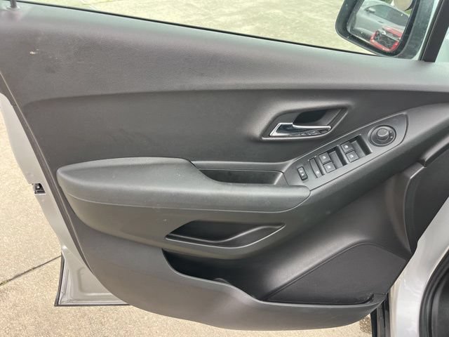 Used 2017 Chevrolet Trax LT FWD image 8