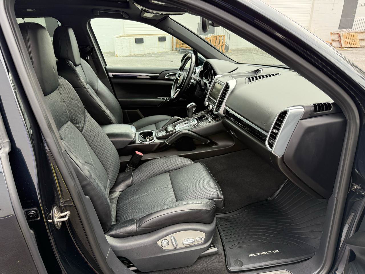 Used 2016 Porsche Cayenne S AWD/4WD image 30