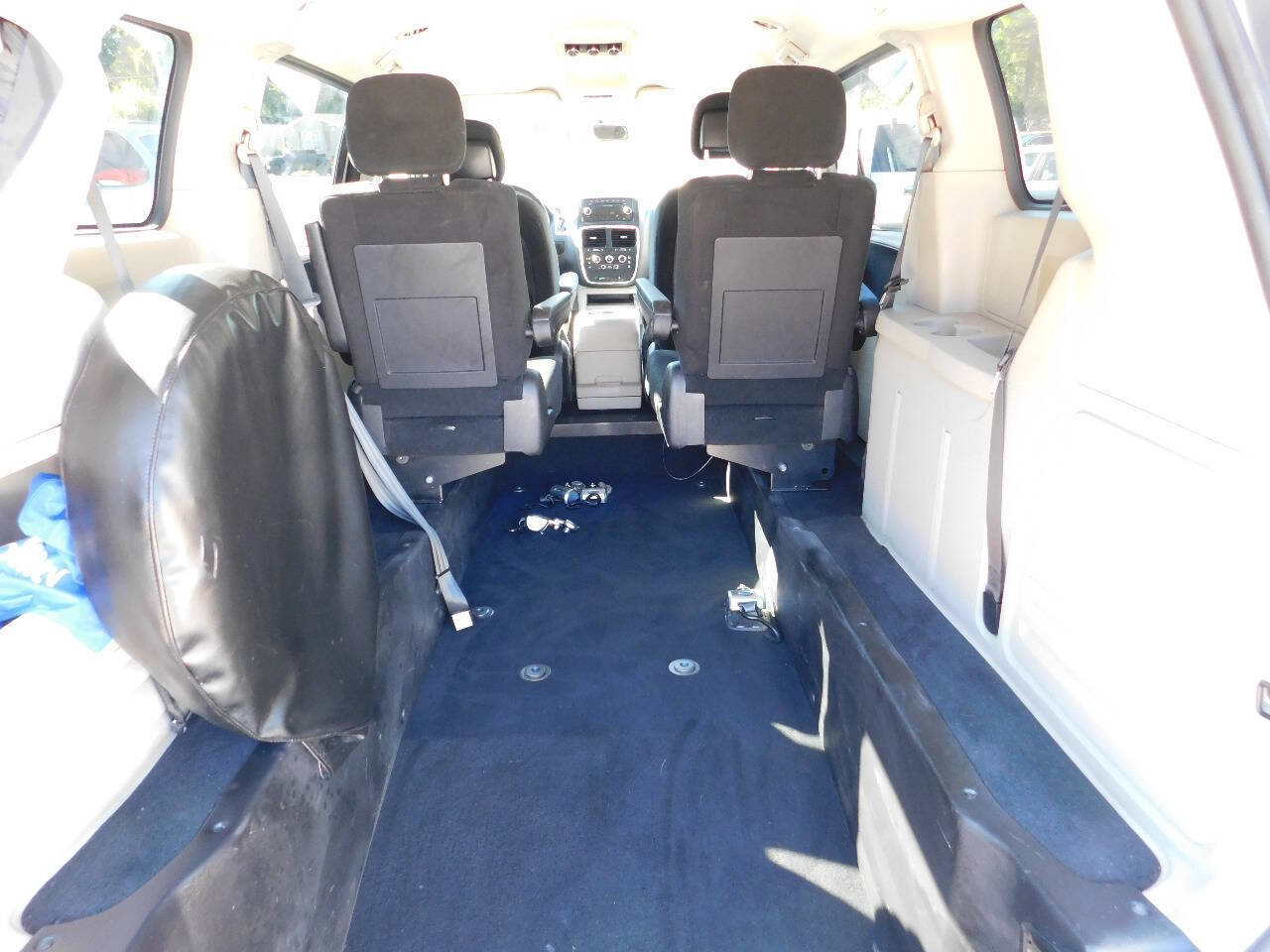 Used 2016 Dodge Grand Caravan SXT w/ Rear Park Assist Package image 4