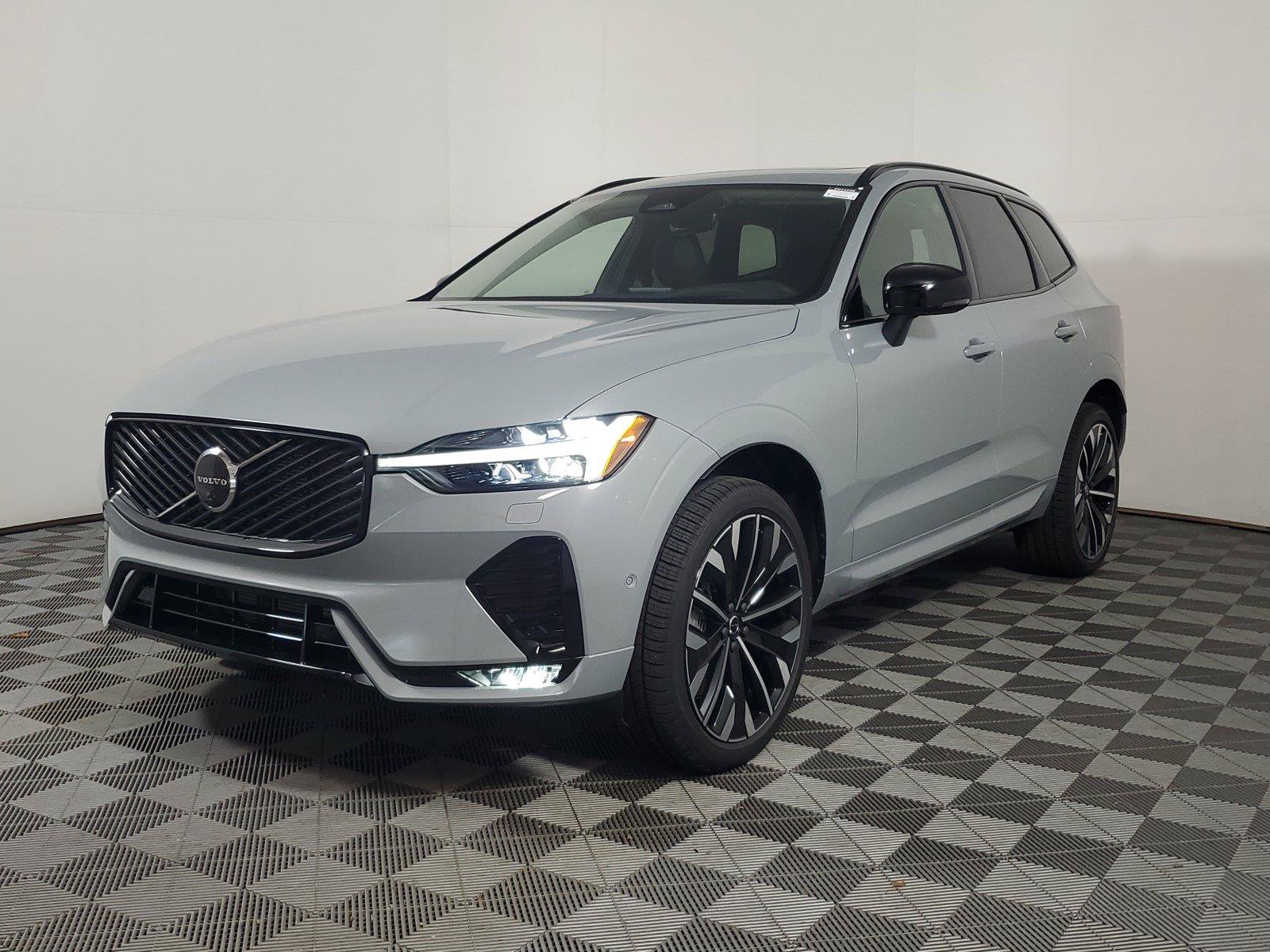 New 2027 Volvo XC60 B5 Ultra AWD/4WD image 3