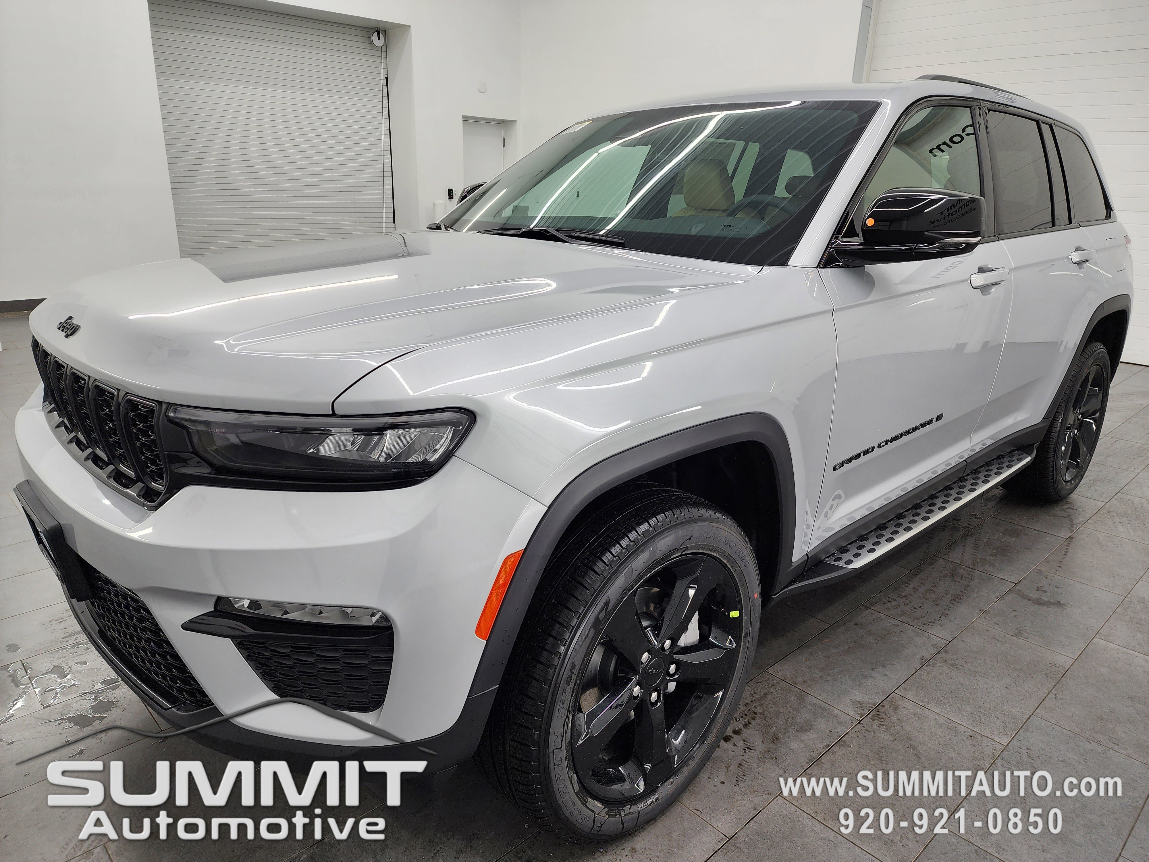 New 2025 Jeep Grand Cherokee Limited w/ Black Appearance Package image 7