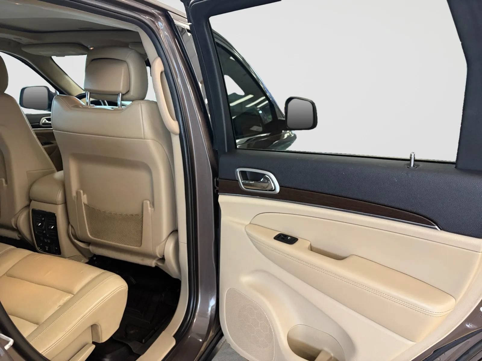 Used 2018 Jeep Grand Cherokee Limited AWD/4WD image 17
