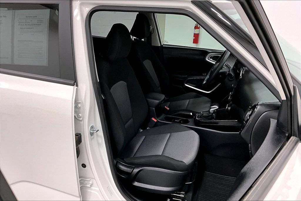 Used 2023 Kia Soul S FWD image 9