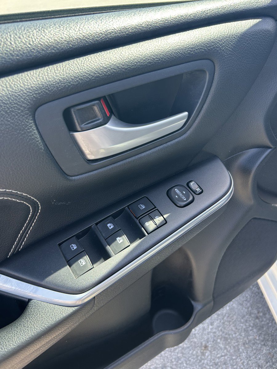 Used 2015 Toyota Camry XLE FWD image 19