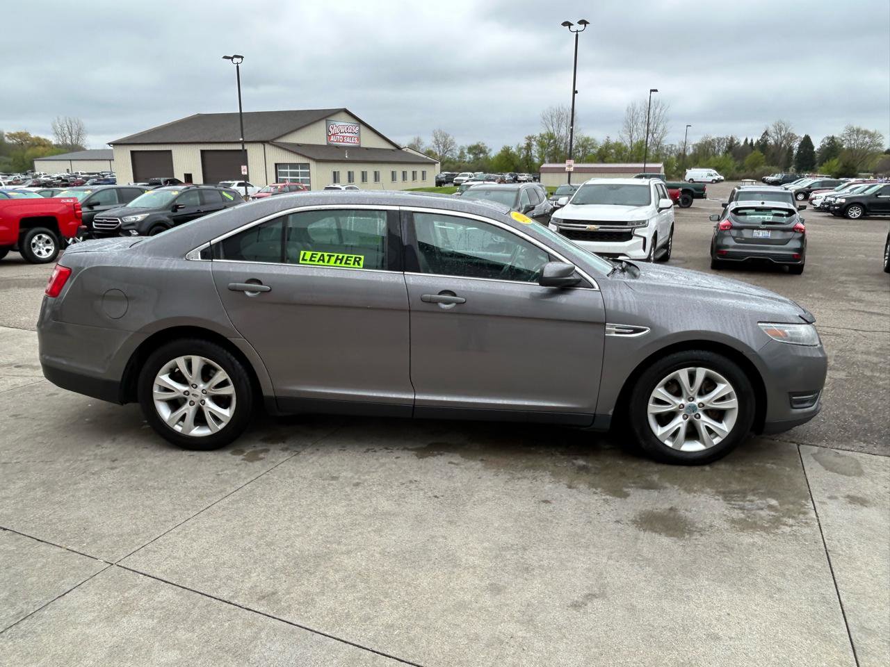 Used 2014 Ford Taurus SEL w/ Equipment Group 201A FWD image 4
