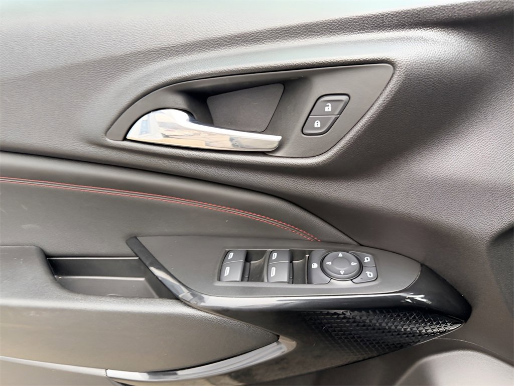 Used 2025 Chevrolet Trax RS w/ Driver Confidence Package image 22