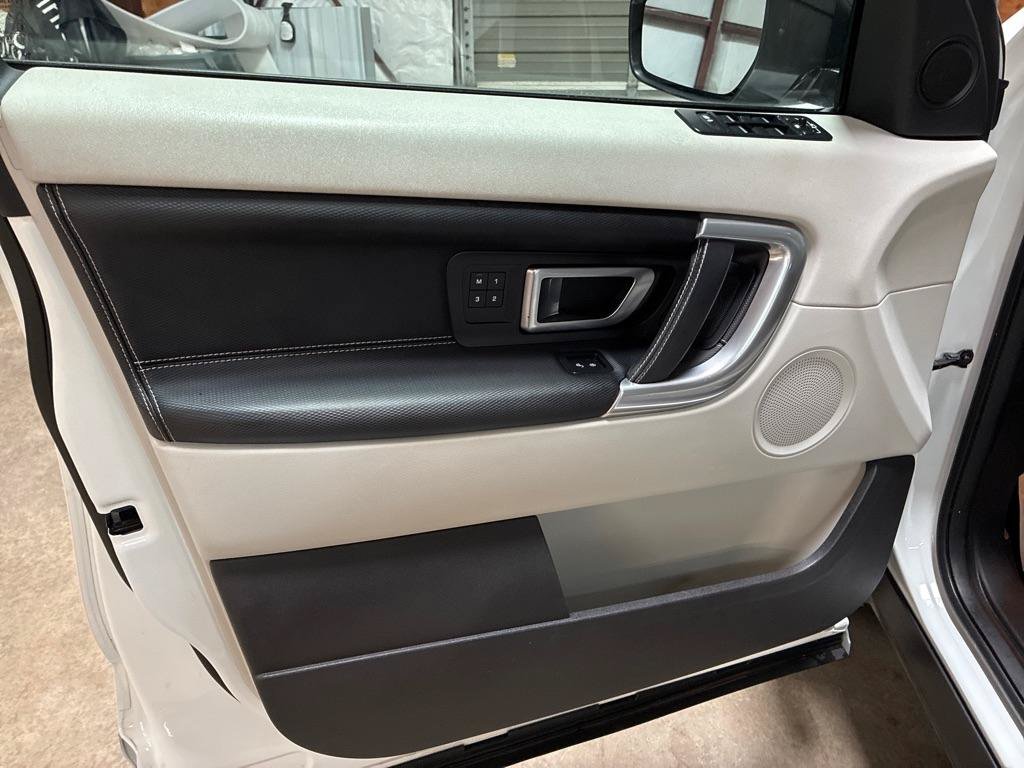 Used 2017 Land Rover Discovery Sport HSE AWD/4WD image 26