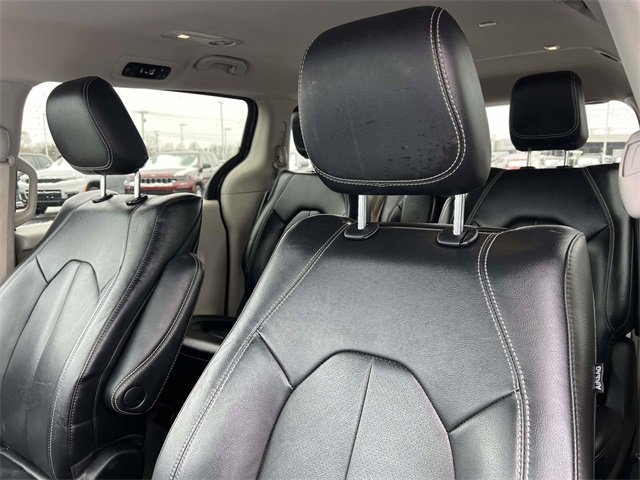 Certified 2022 Chrysler Pacifica Touring-L w/ Uconnect Theater Family Group image 24