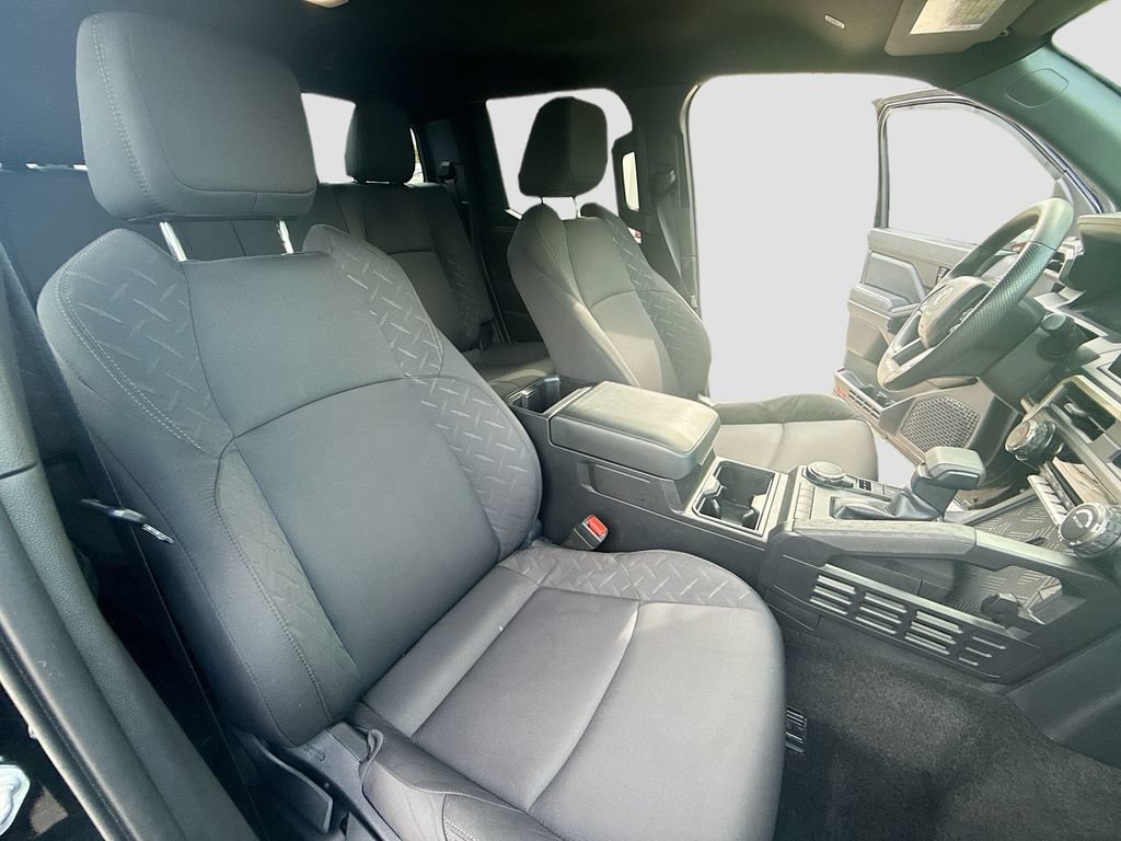 Used 2025 Toyota Tacoma SR AWD/4WD image 31