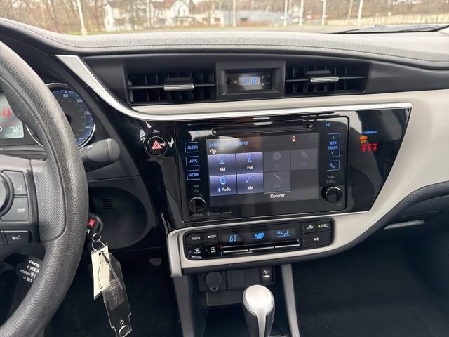 Used 2018 Toyota Corolla LE w/ LE Premium Package w/Moonroof image 23