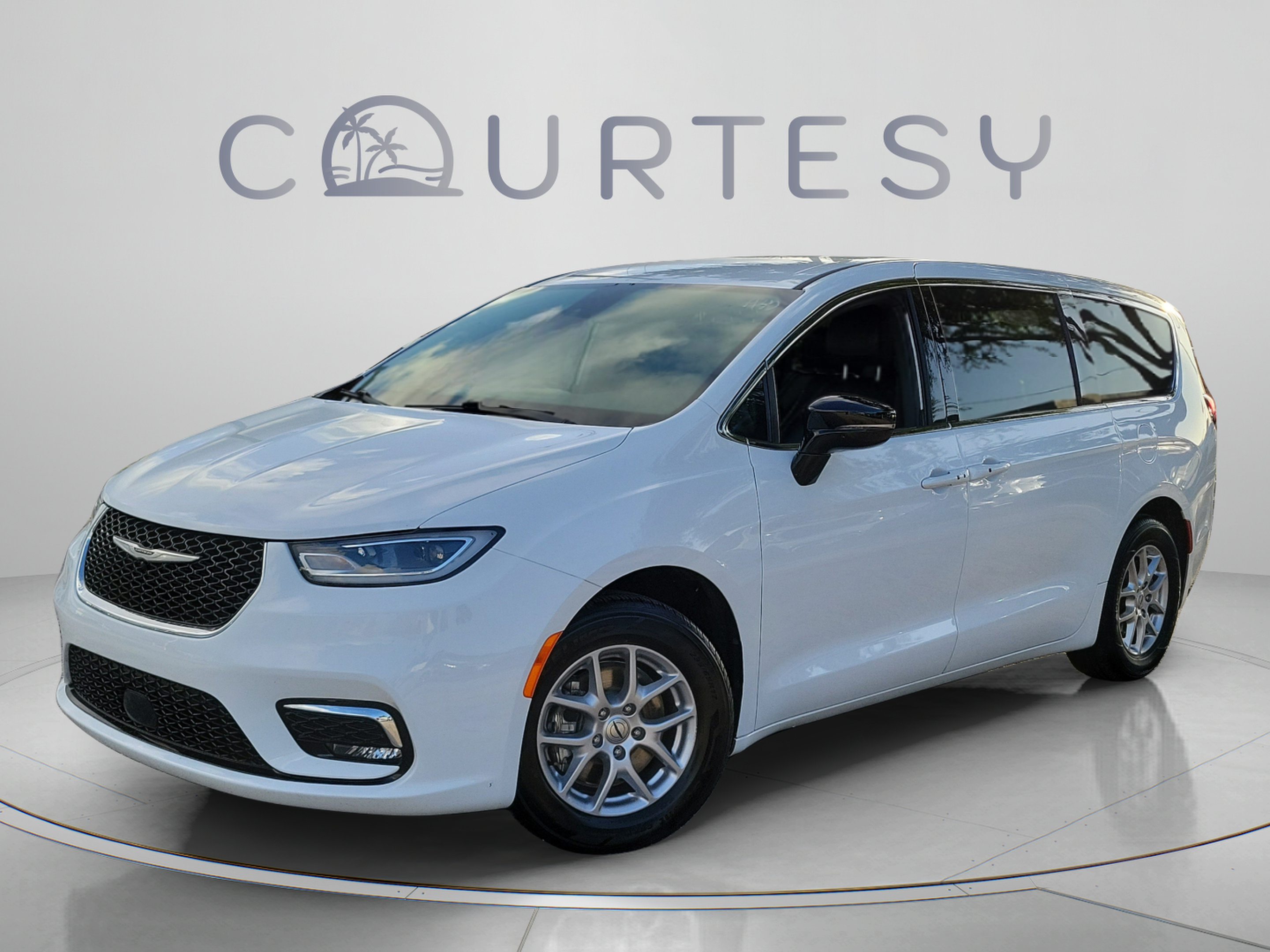 Used 2025 Chrysler Pacifica Select
