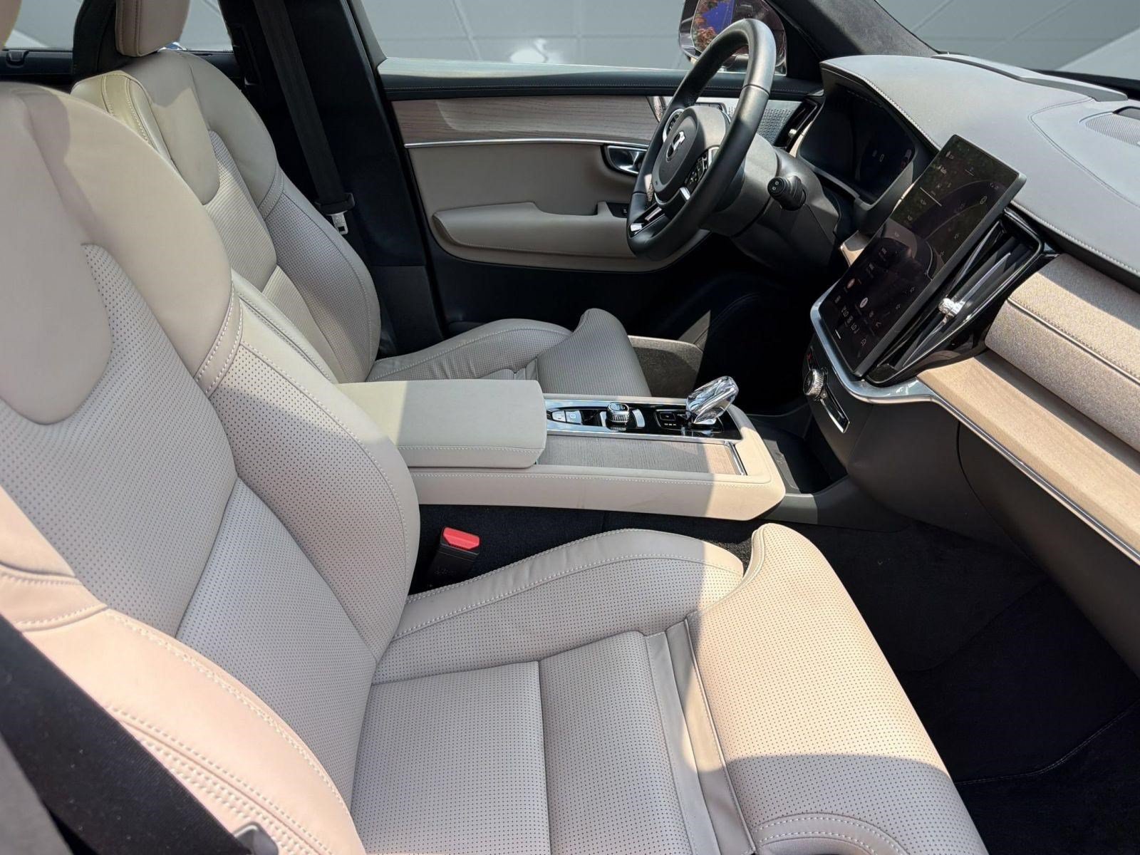 Certified 2025 Volvo XC90 T8 Ultra w/ Lounge Package AWD/4WD image 22