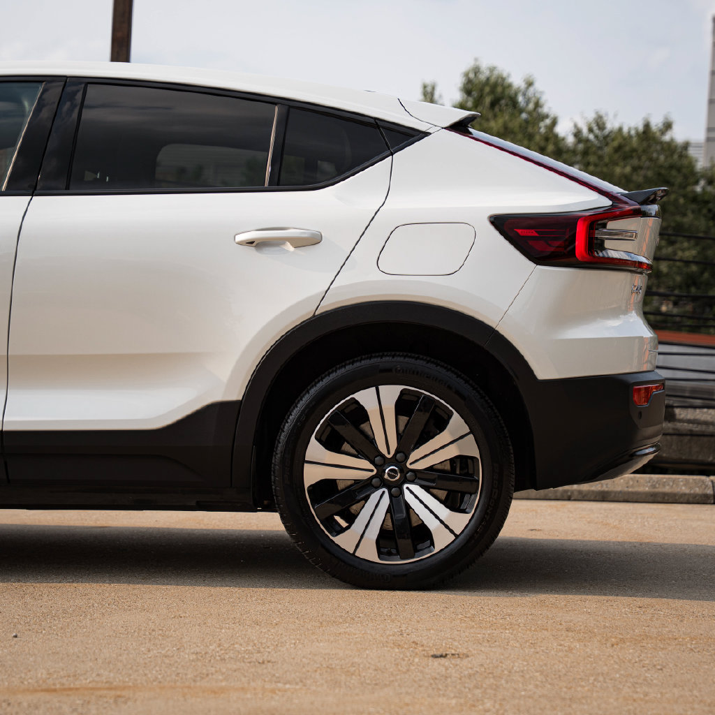 Certified 2023 Volvo C40 Recharge Core w/ Climate Package AWD/4WD image 5