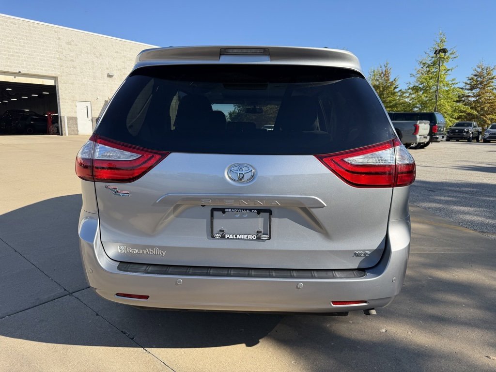 Used 2017 Toyota Sienna XLE image 4