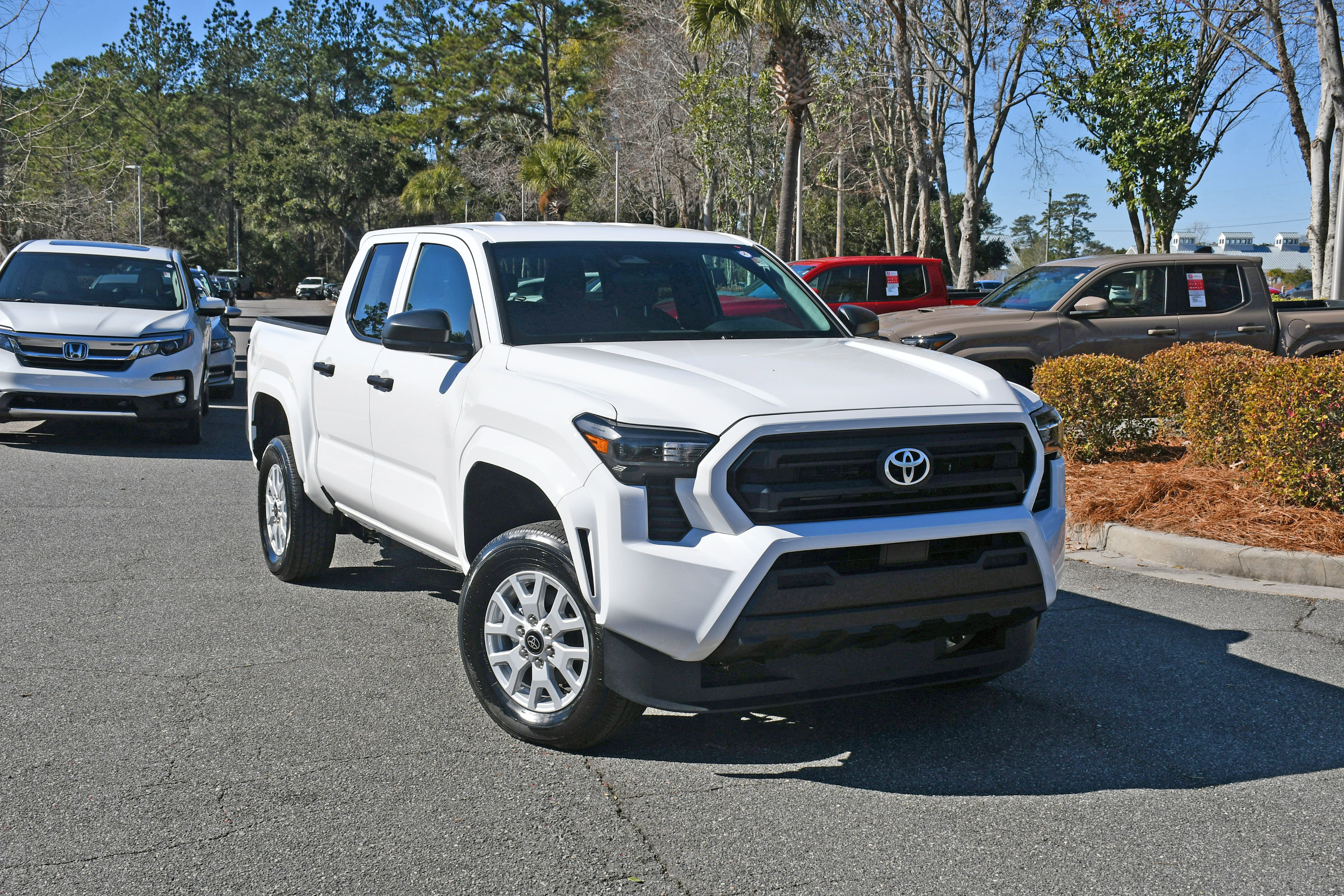 Certified 2025 Toyota Tacoma SR AWD/4WD image 6